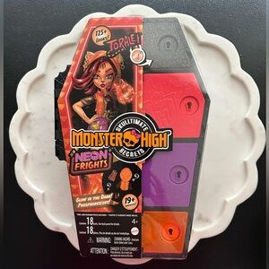 Monster High Skulltimate Secrets ~ Toralei Neon Frights